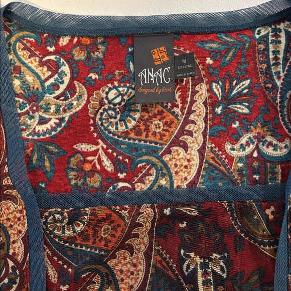 Paisley top with Flared bell sleeve’s Anac designed by kimi M - Picture 2 of 6